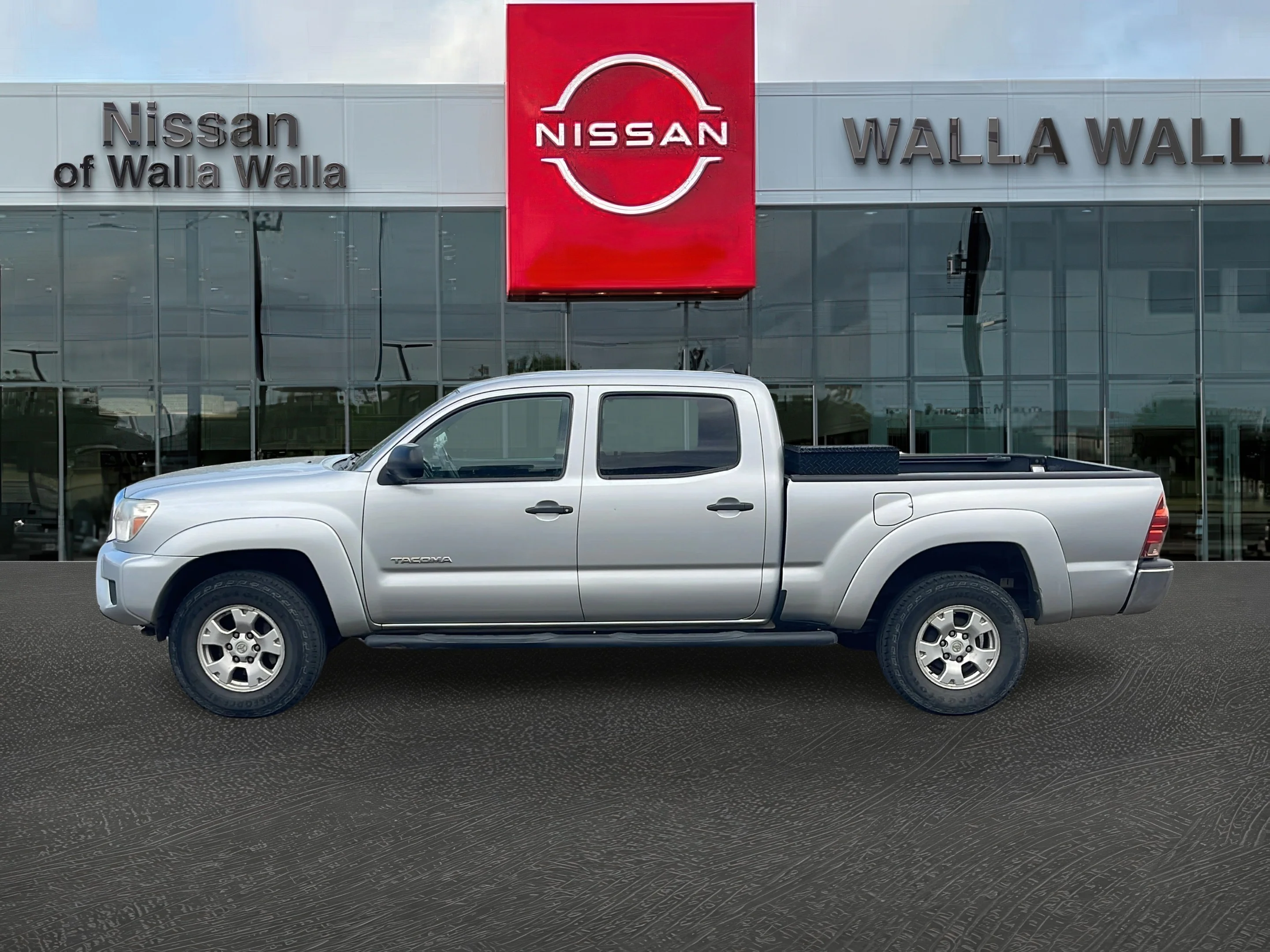 Used 2012 Silver Streak Mica Toyota Base V6 A5 image 4
