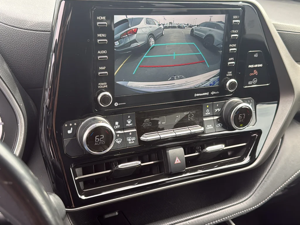 Used 2021  Toyota XLE image 22