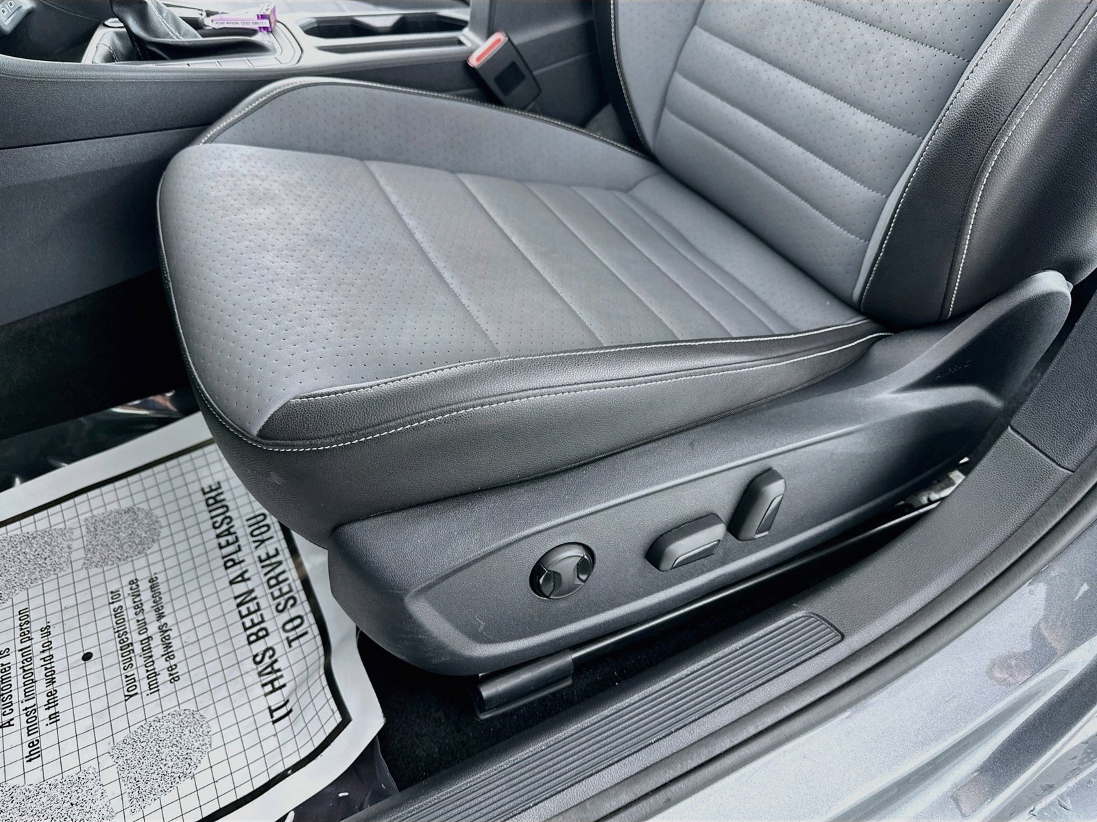 2025 Volkswagen Jetta SE - Photo 27