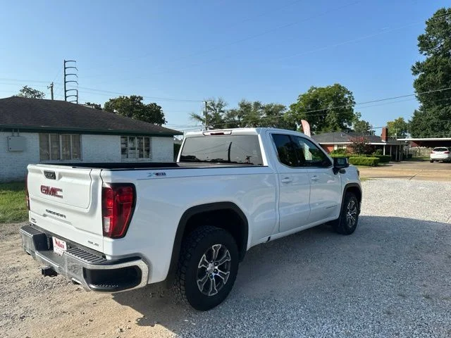 Used 2022 White GMC SLE image 14