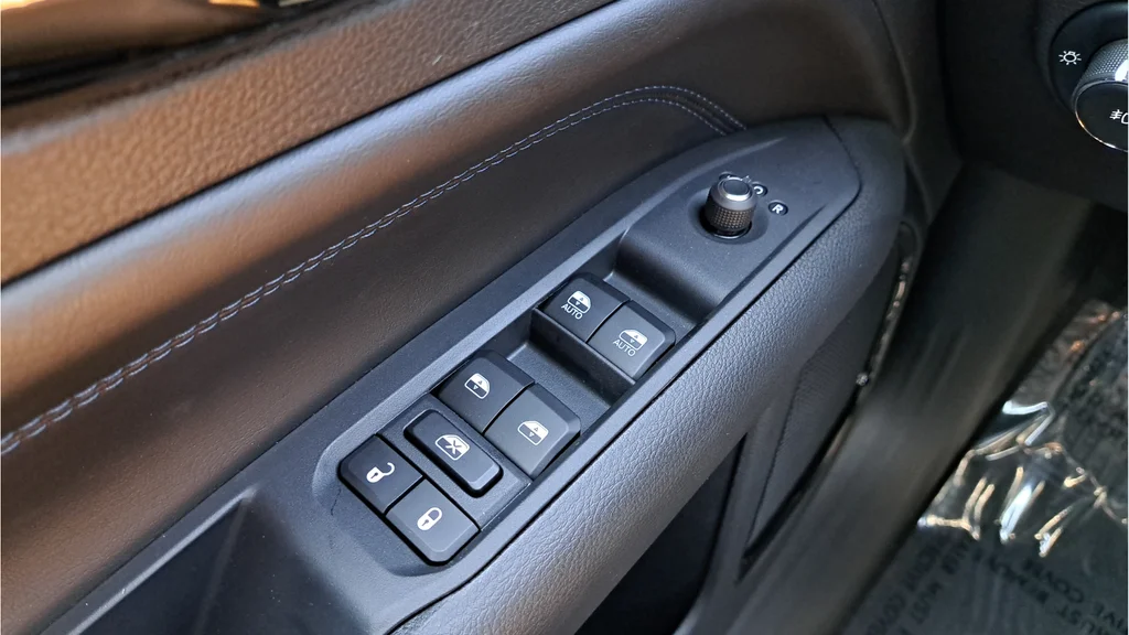 New 2026 Red Hot Pearlcoat Jeep Latitude image 24