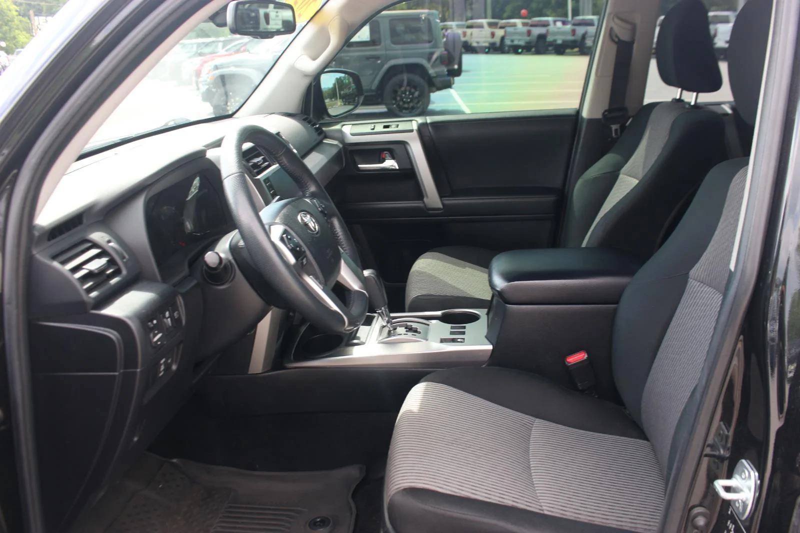 Used 2022 Black Toyota SR5 image 15