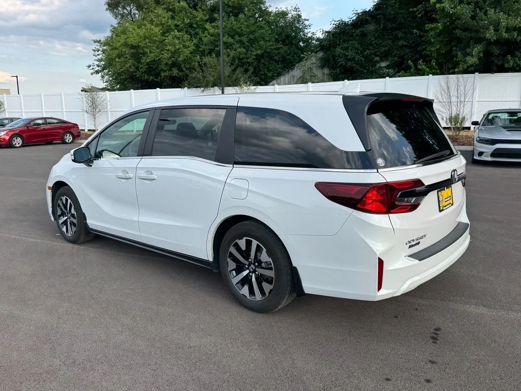 Used 2025 White Honda EX-L image 5