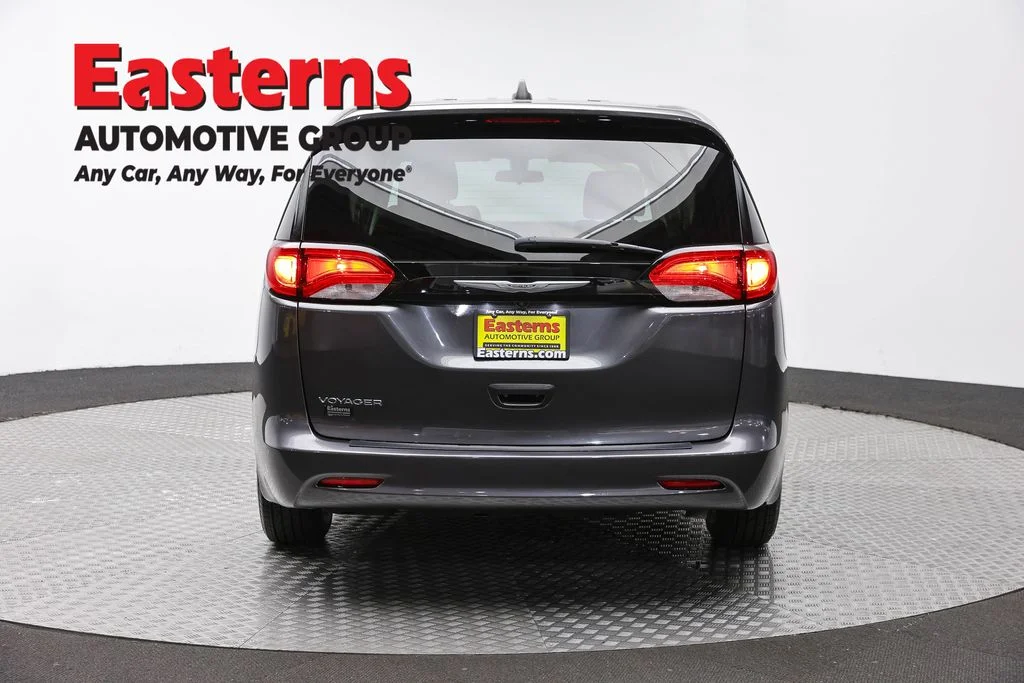 Used 2022 Gray Chrysler LX image 6