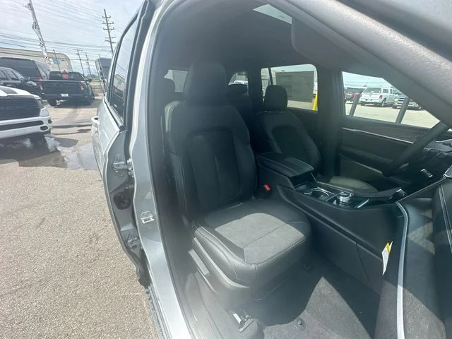 New 2026 Silver Zynith Exterior Paint Jeep Altitude image 27