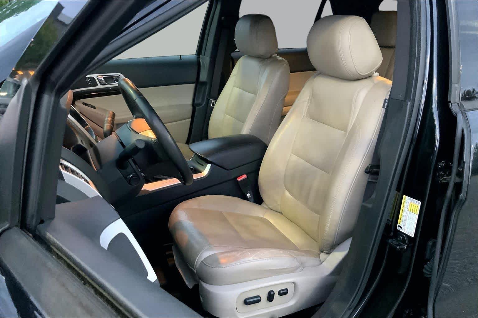 Used 2014 Tuxedo Black Metallic Ford Limited image 7