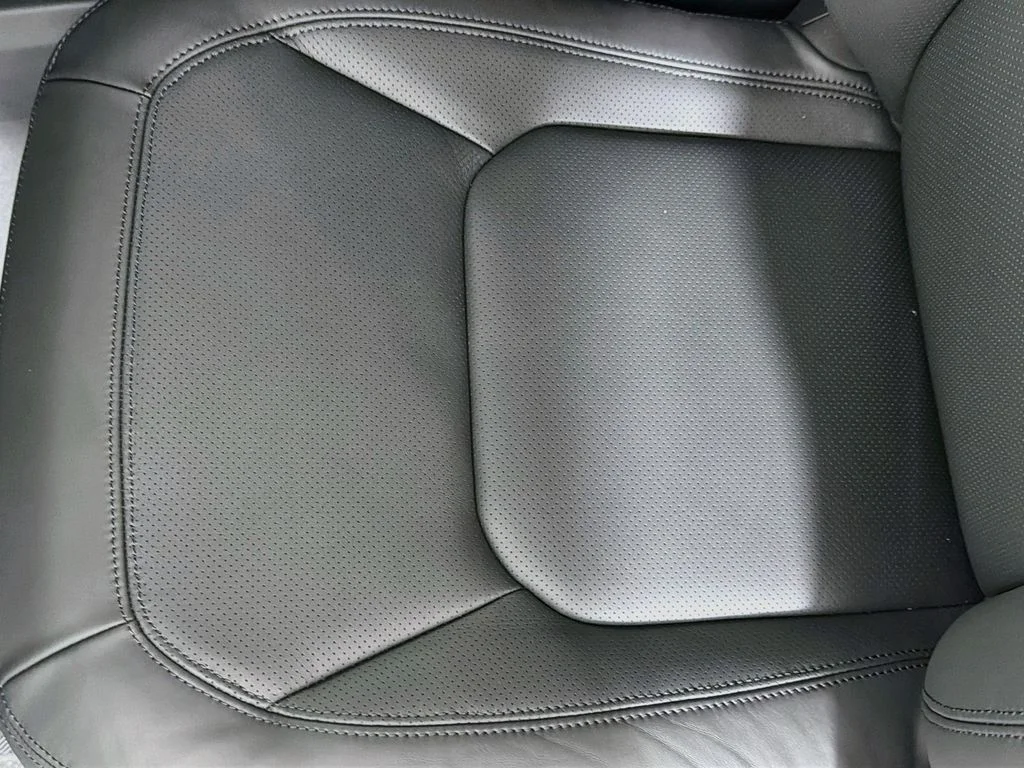 New 2026 Fuji White Land Rover X-Dynamic SE image 20