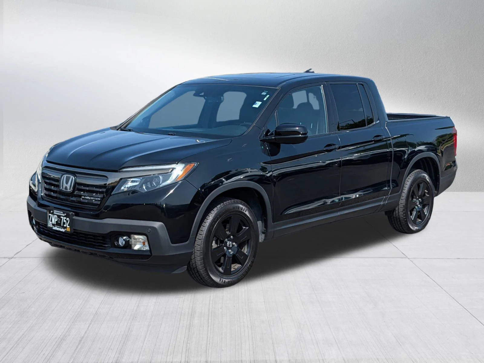 Used 2017 Crystal Black Pearl Honda Black Edition image 3