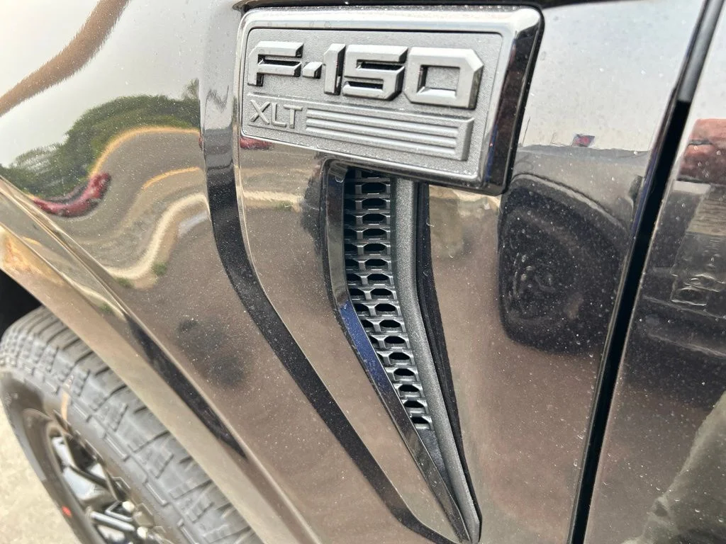 New 2026 Agate Black Metallic Ford XLT image 11