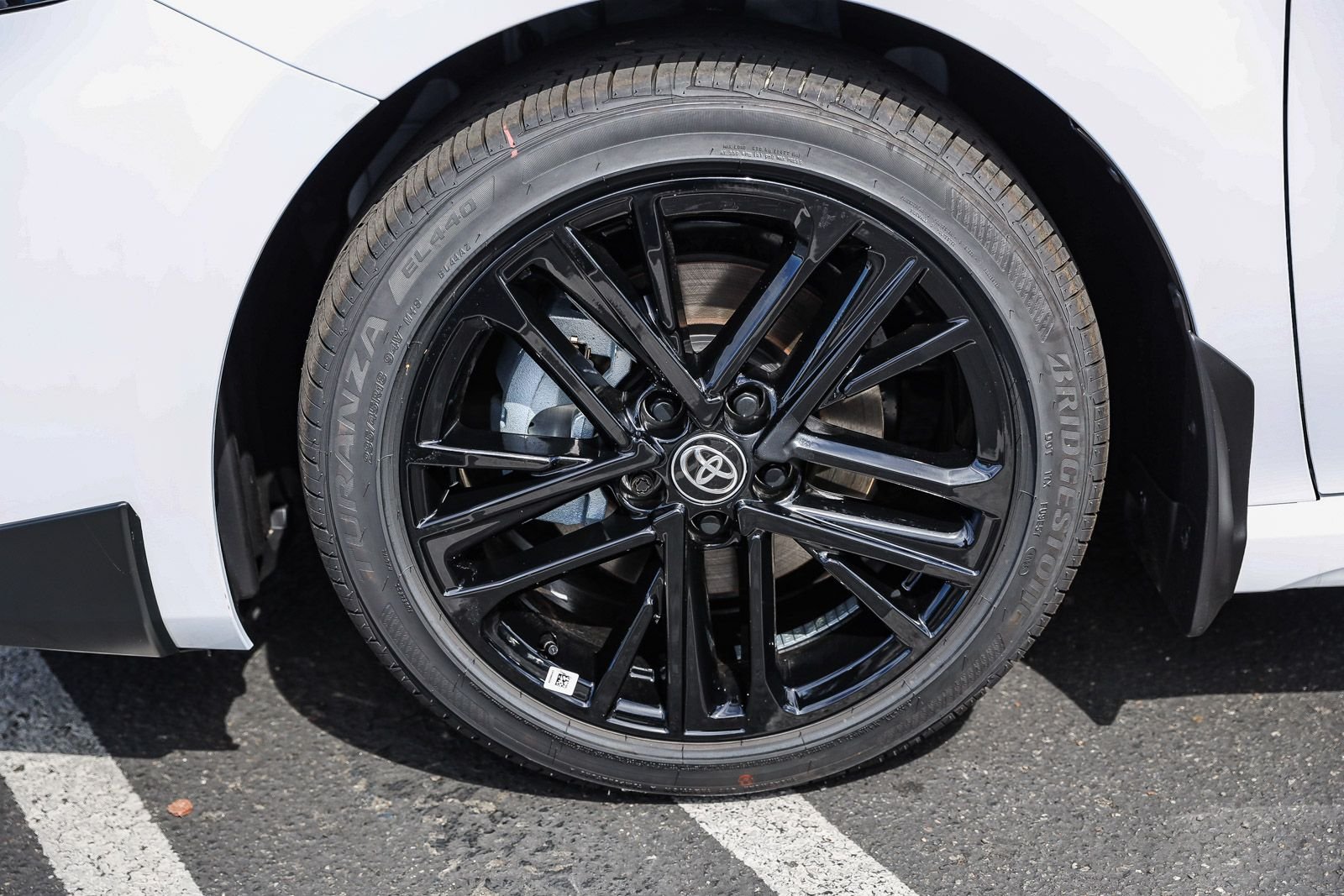 2026 Toyota Camry SE - Photo 9