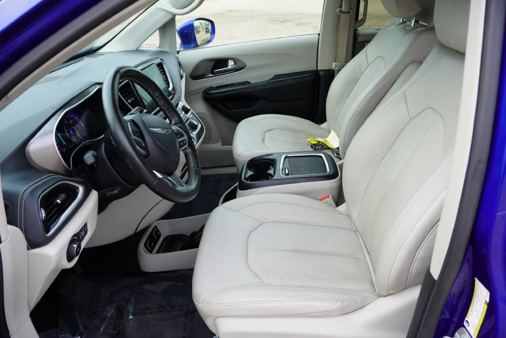 Used 2021 Blue Chrysler Touring L image 15