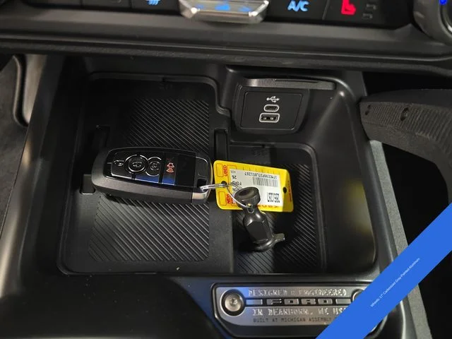New 2026 Avalanche Gray Ford Badlands® image 32