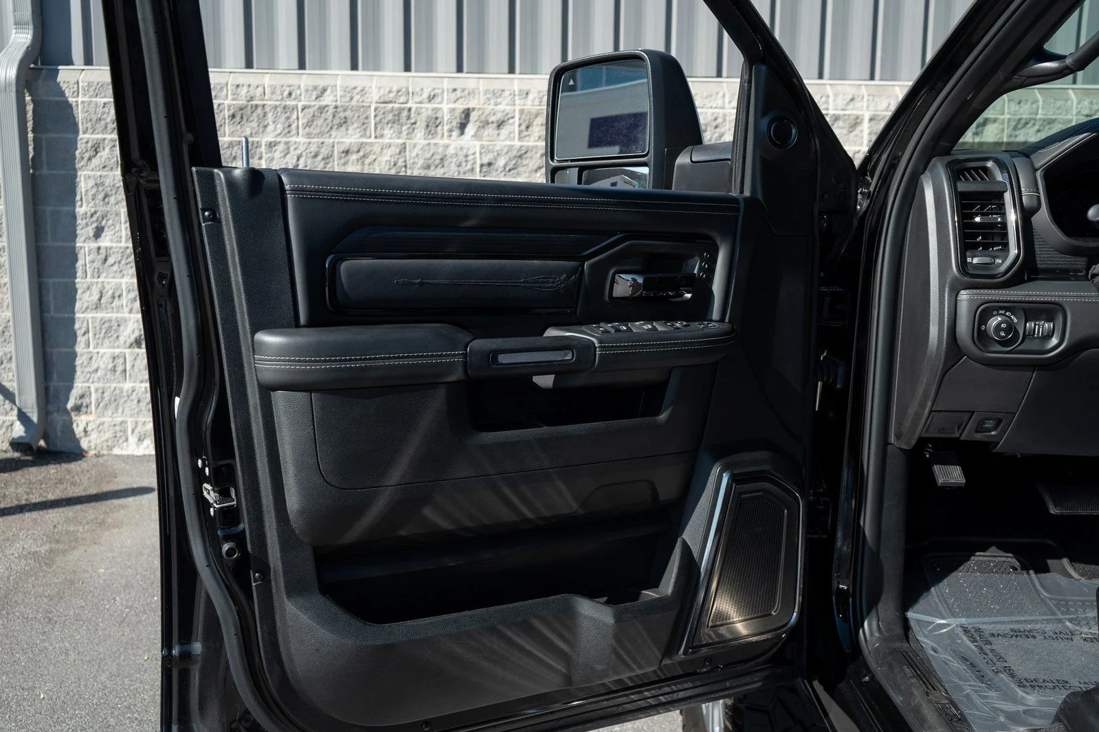 2024 RAM Ram 2500 Pickup Laramie Limited - Photo 25