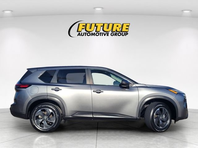 Used 2024 Gray Nissan SV image 3