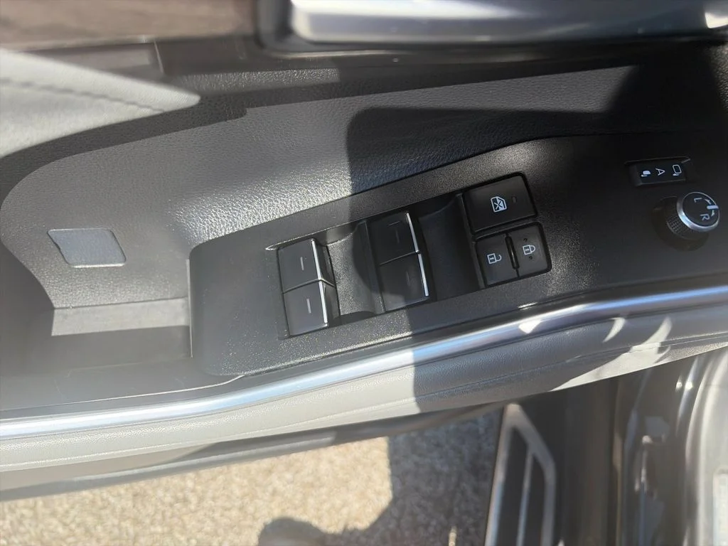 Used 2025 Black Toyota Platinum image 13