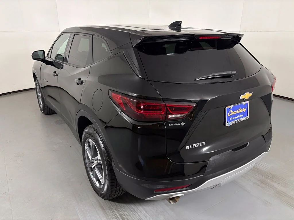 Used 2025 Black Chevrolet LT image 5