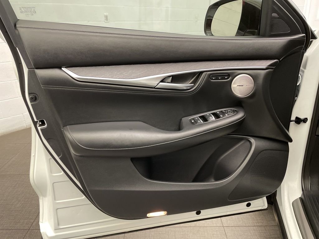 Used 2025 White INFINITI SENSORY image 21
