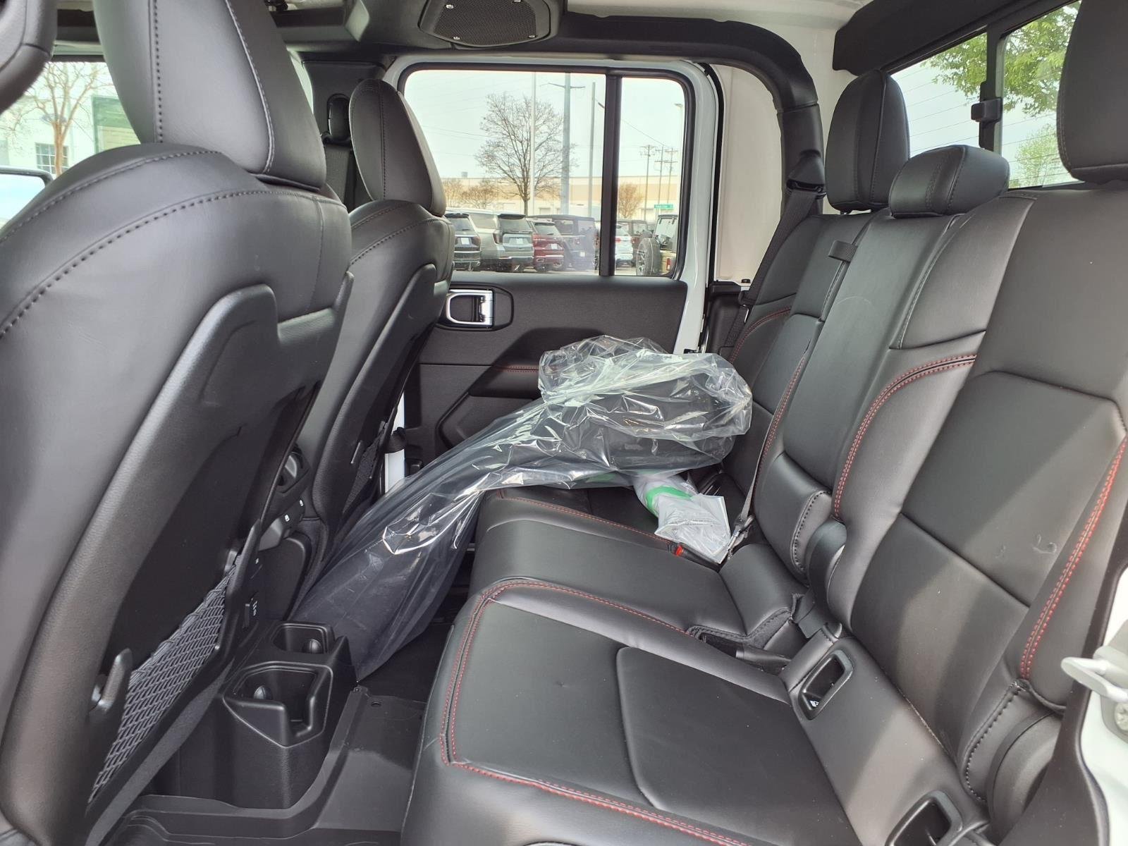 New 2026 Bright White Clear-Coat Exterior Paint Jeep  image 20