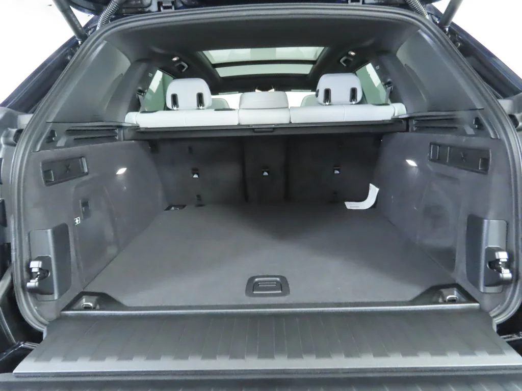 Used 2026 Black BMW xDrive40i image 29