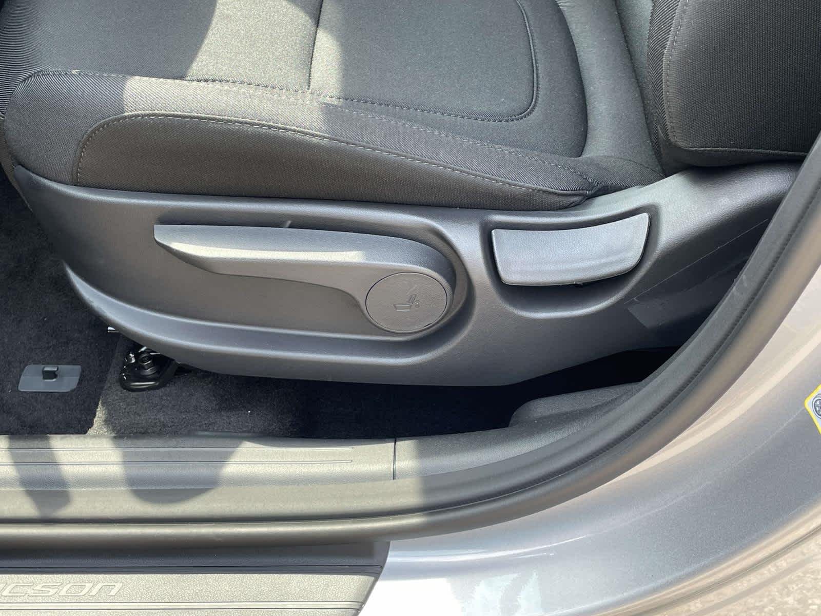 New 2026 Shimmering Silver Hyundai SE image 16