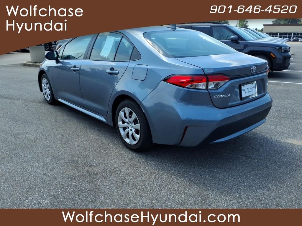 Used 2021  Toyota LE image 3