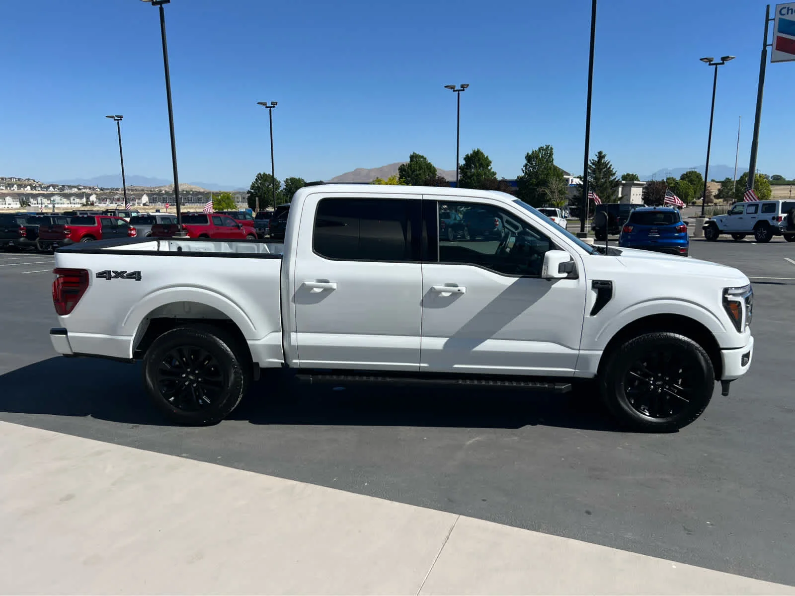 Certified Used 2025 Oxford White Clearcoat Ford LARIAT image 6