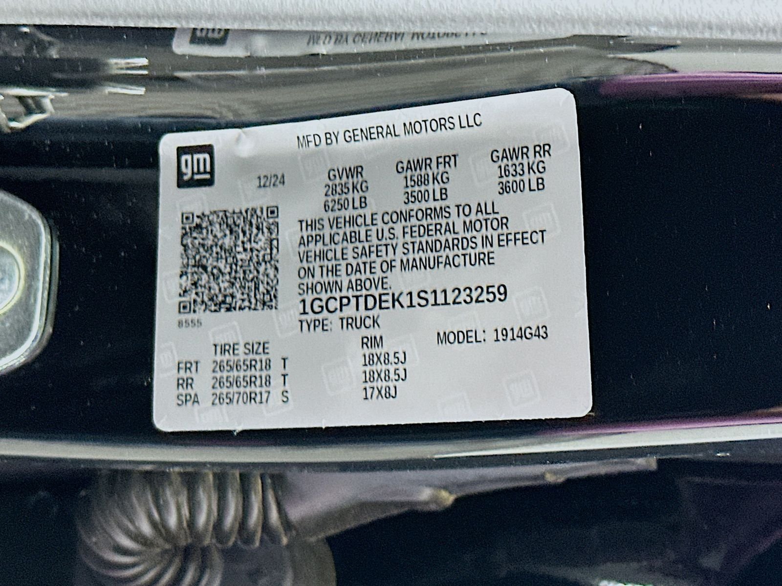 Used 2025 Black Chevrolet Z71 image 33