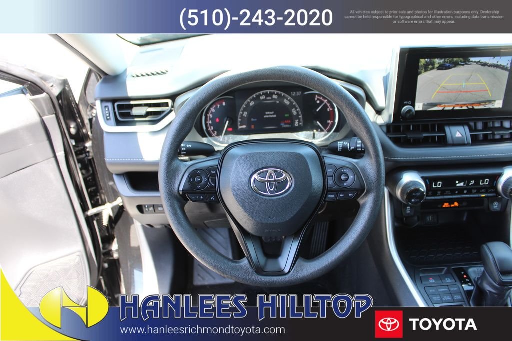 2025 Toyota RAV4 XLE - Photo 16