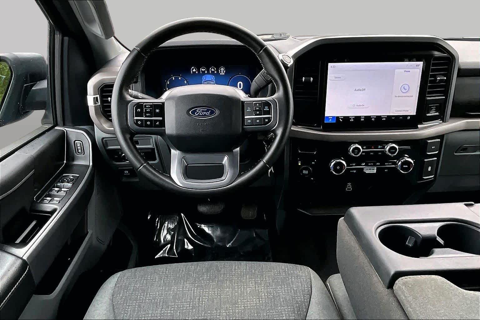 Used 2025 Atlas Blue Metallic Ford XLT image 6