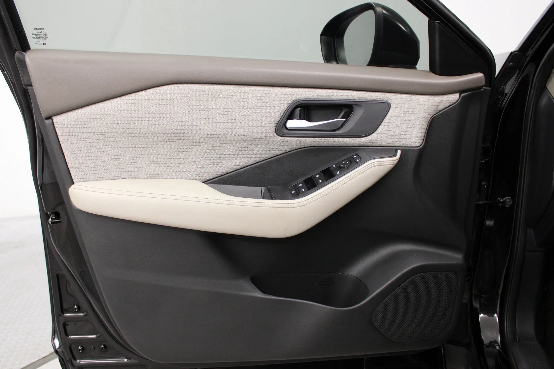 Used 2023 Super Black Nissan FWD SV image 21