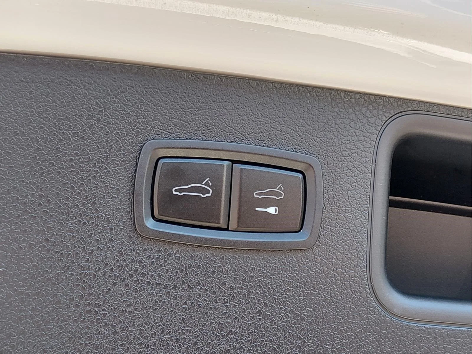 Used 2020 White Porsche  image 23