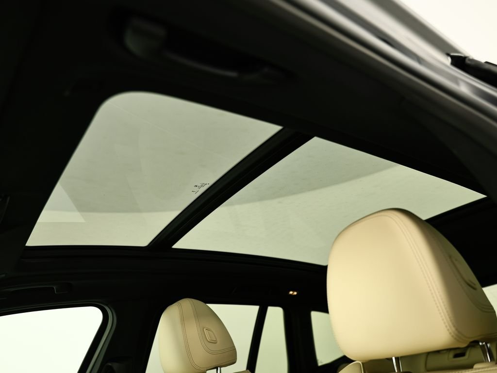 Used 2024 Black BMW xDrive30i image 21