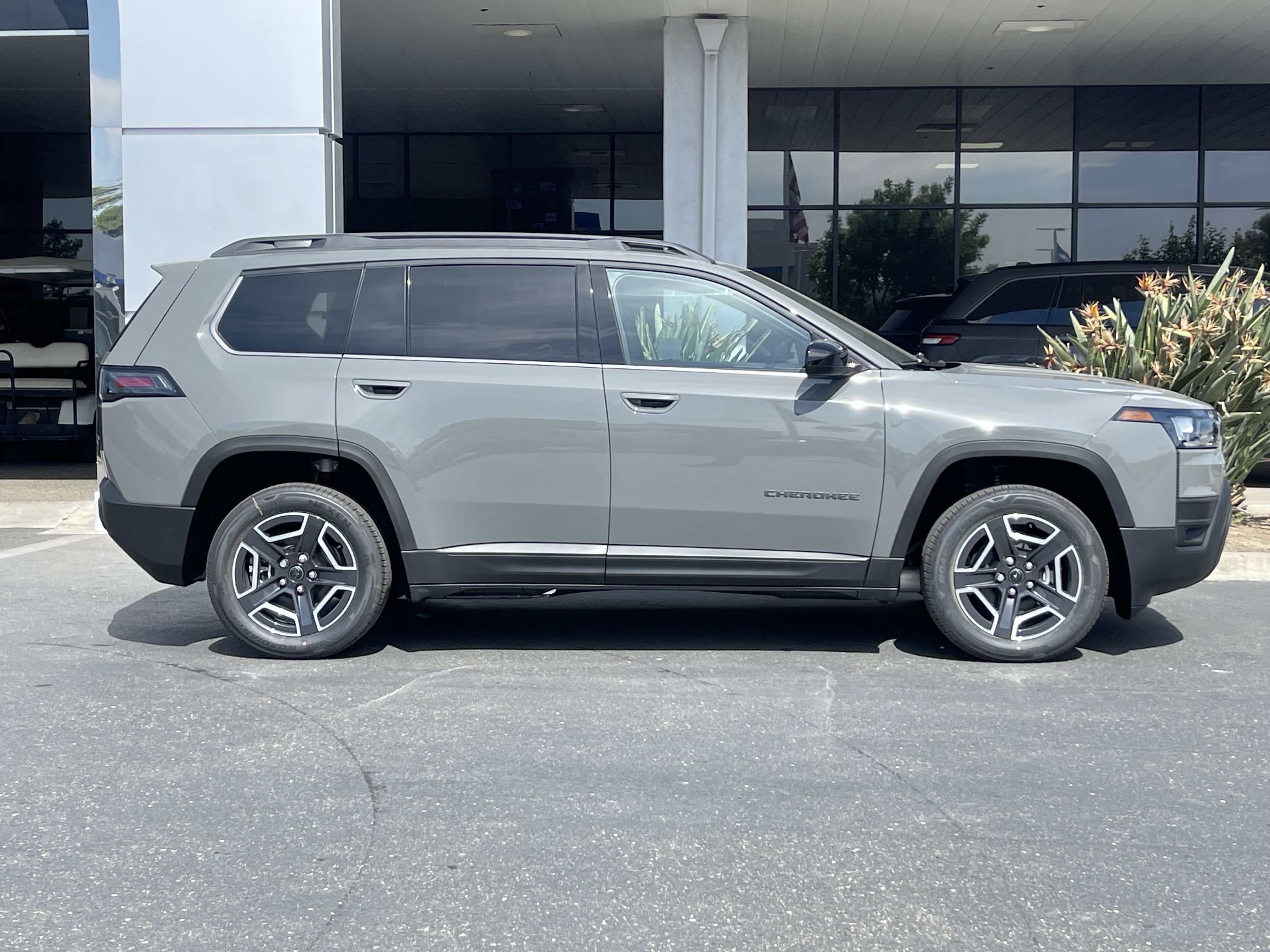 New 2026 Sting-Gray Clear-Coat Exterior Paint Jeep Laredo image 4