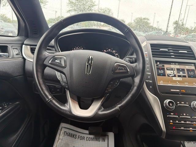 Used 2017 Ingot Silver Lincoln Premiere image 27