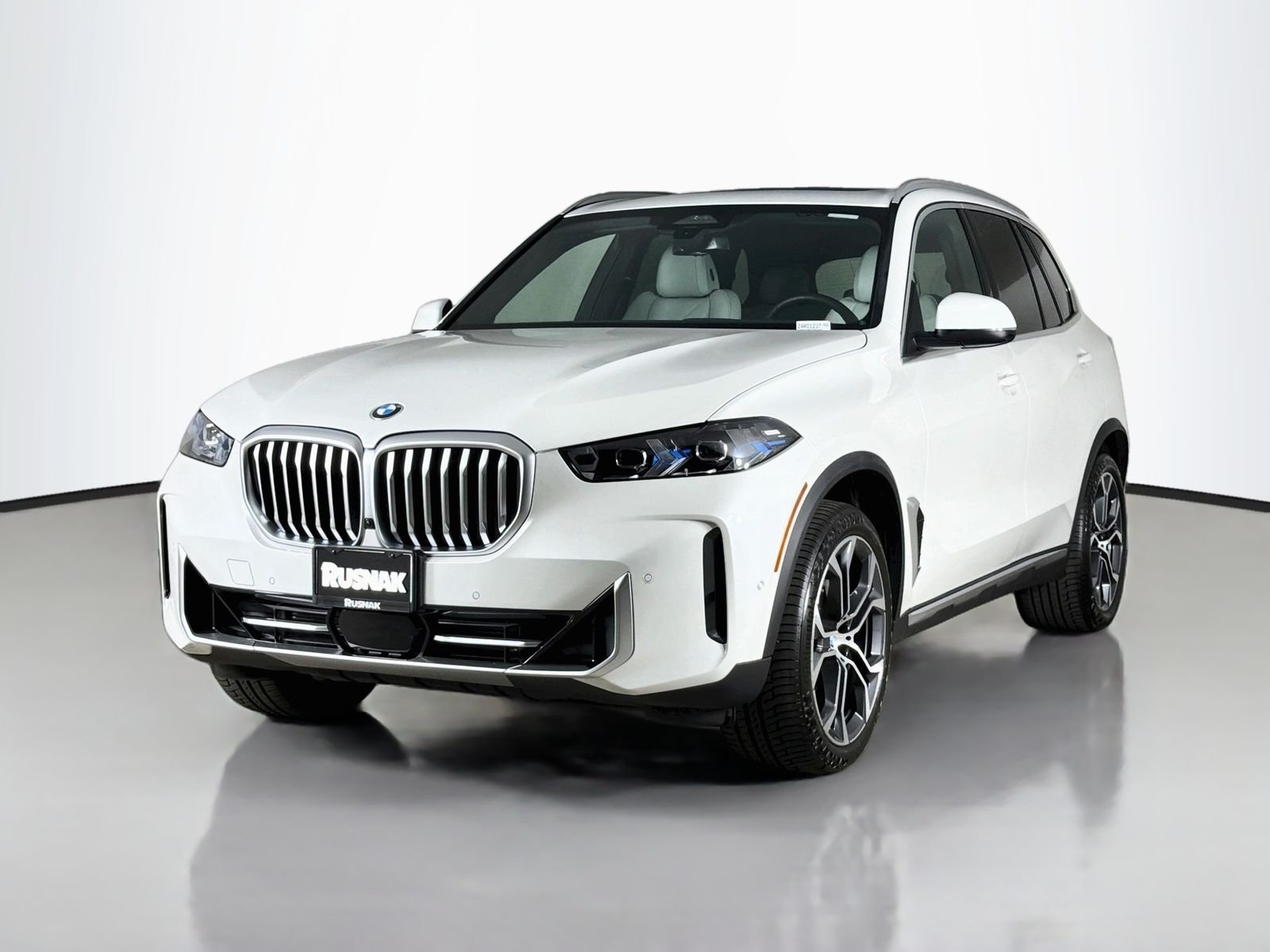 Used 2026 Mineral White Metallic BMW sDrive40i image 3