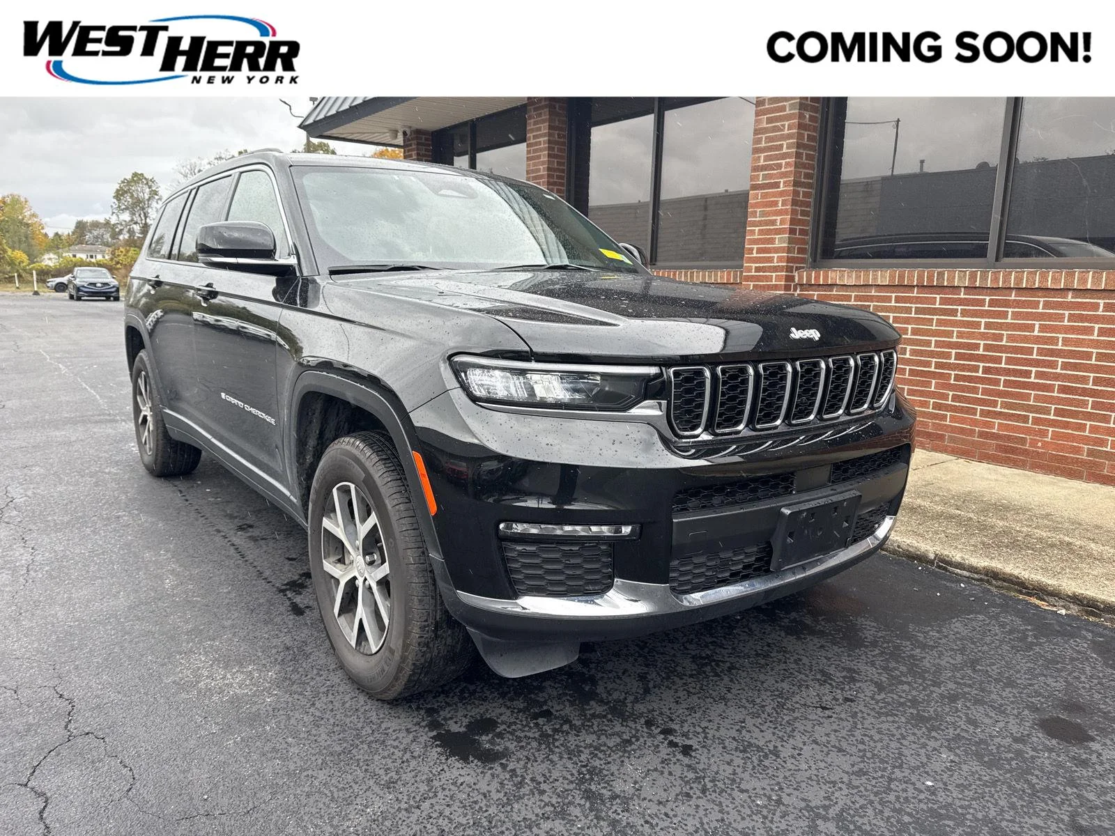 Used 2025 Diamond Black Crystal Pearlcoat Jeep Limited image 1