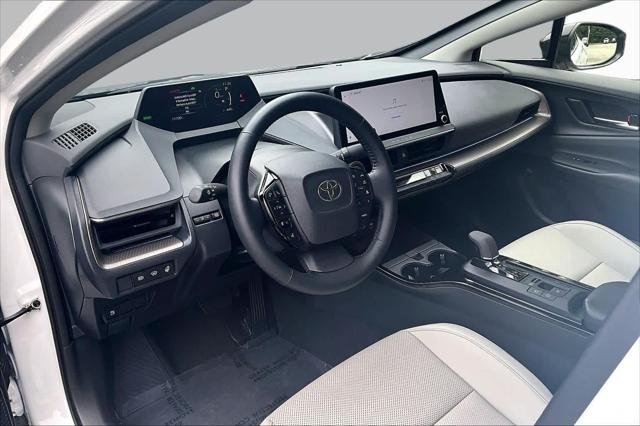 Certified Used 2025 WIND CHILL PEARL Toyota  image 17
