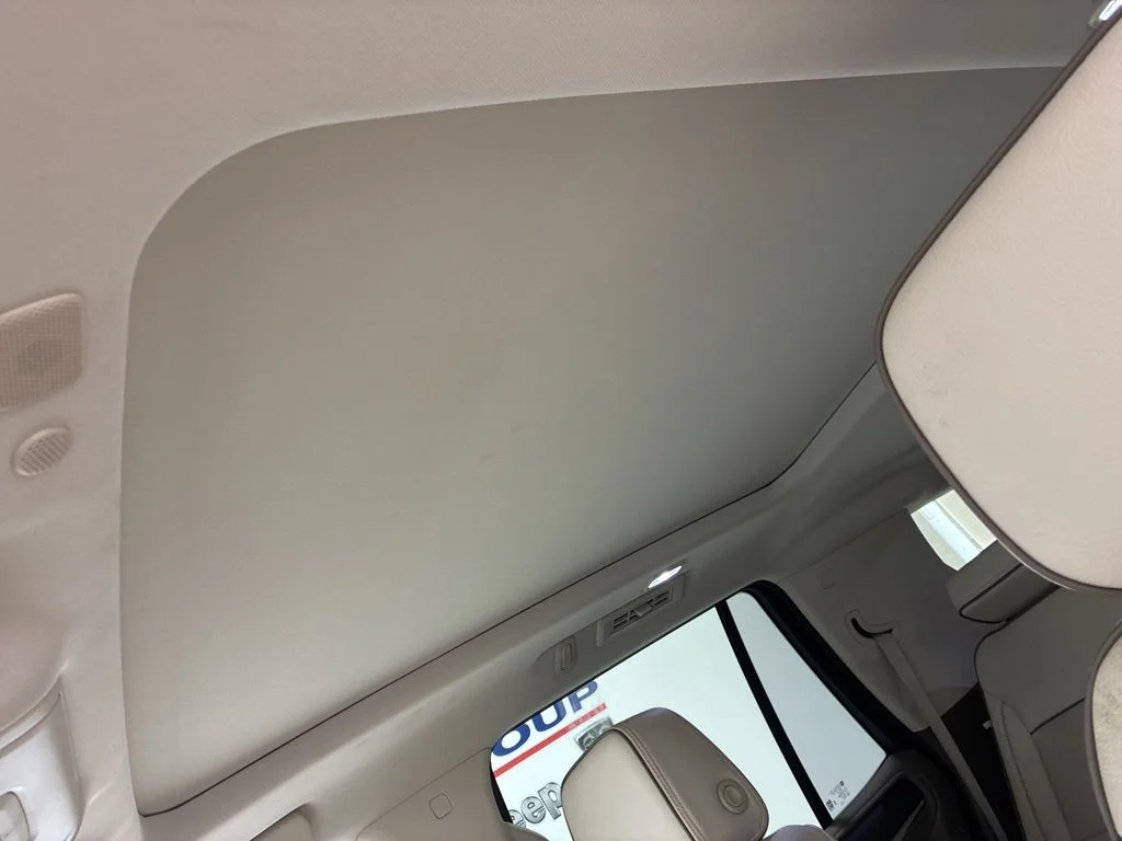 Used 2022 White GMC Denali image 24