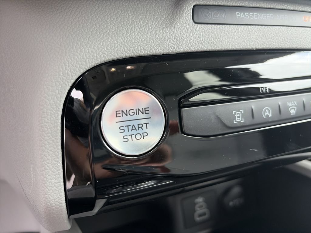 Used 2025 White Ford Active image 26