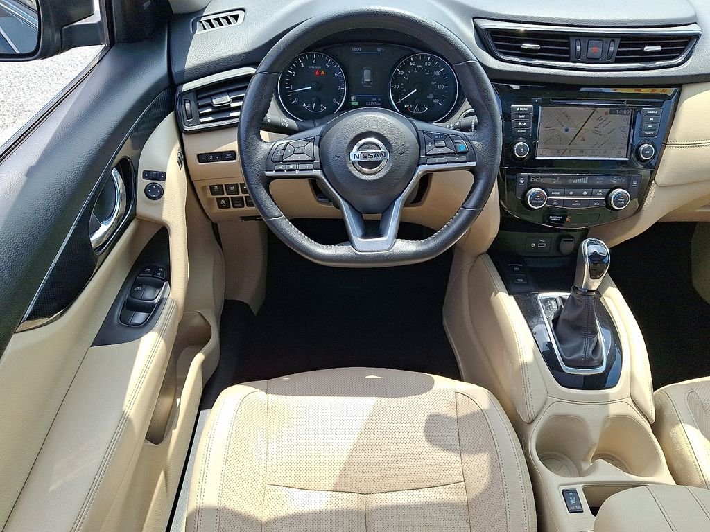 Used 2019 Green Nissan SL image 12