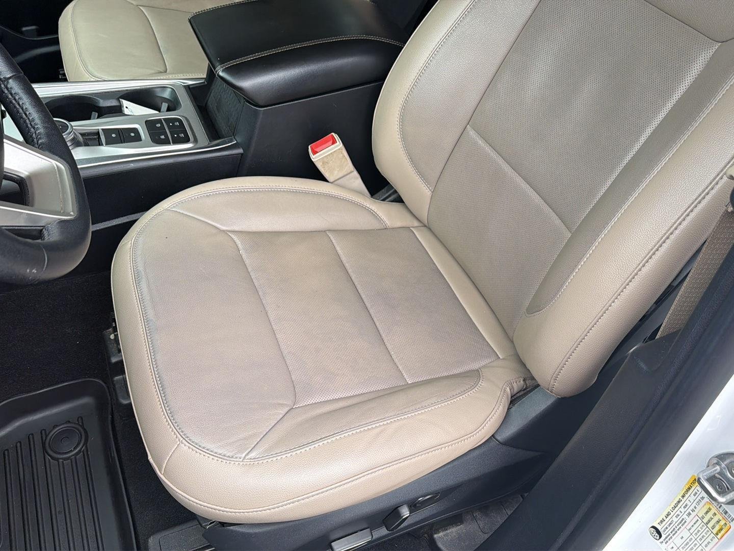 Used 2020 Oxford White Ford Limited image 34