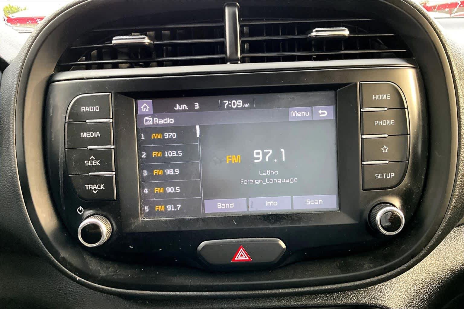 Used 2020 GREY Kia LX image 31