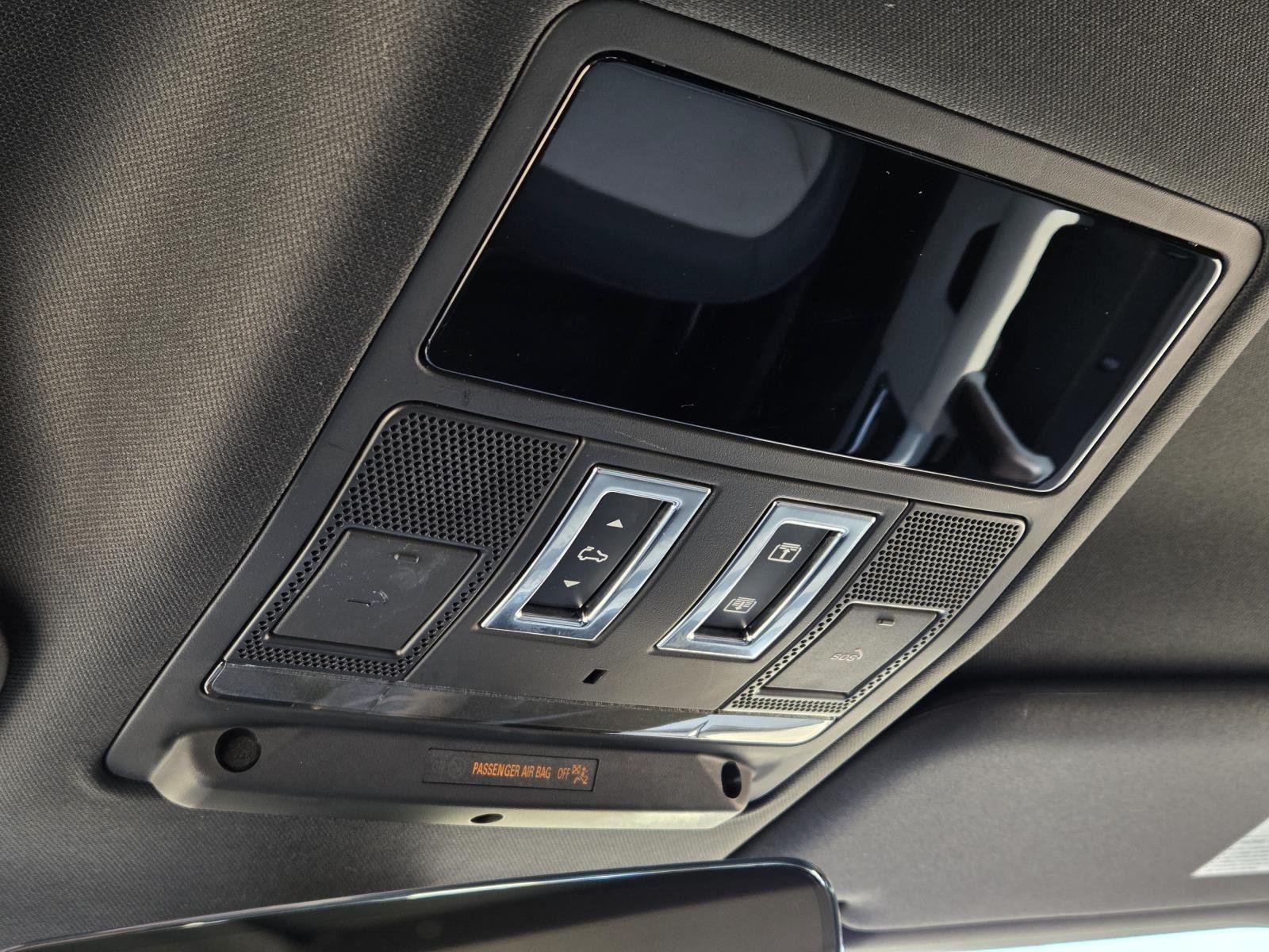 Used 2023  Land Rover X-Dynamic SE image 29