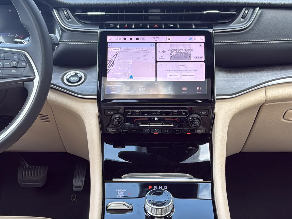 Used 2023 White Jeep Limited image 39