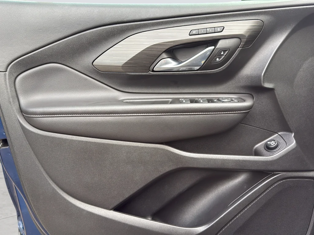 Used 2022 Blue GMC SLT image 26