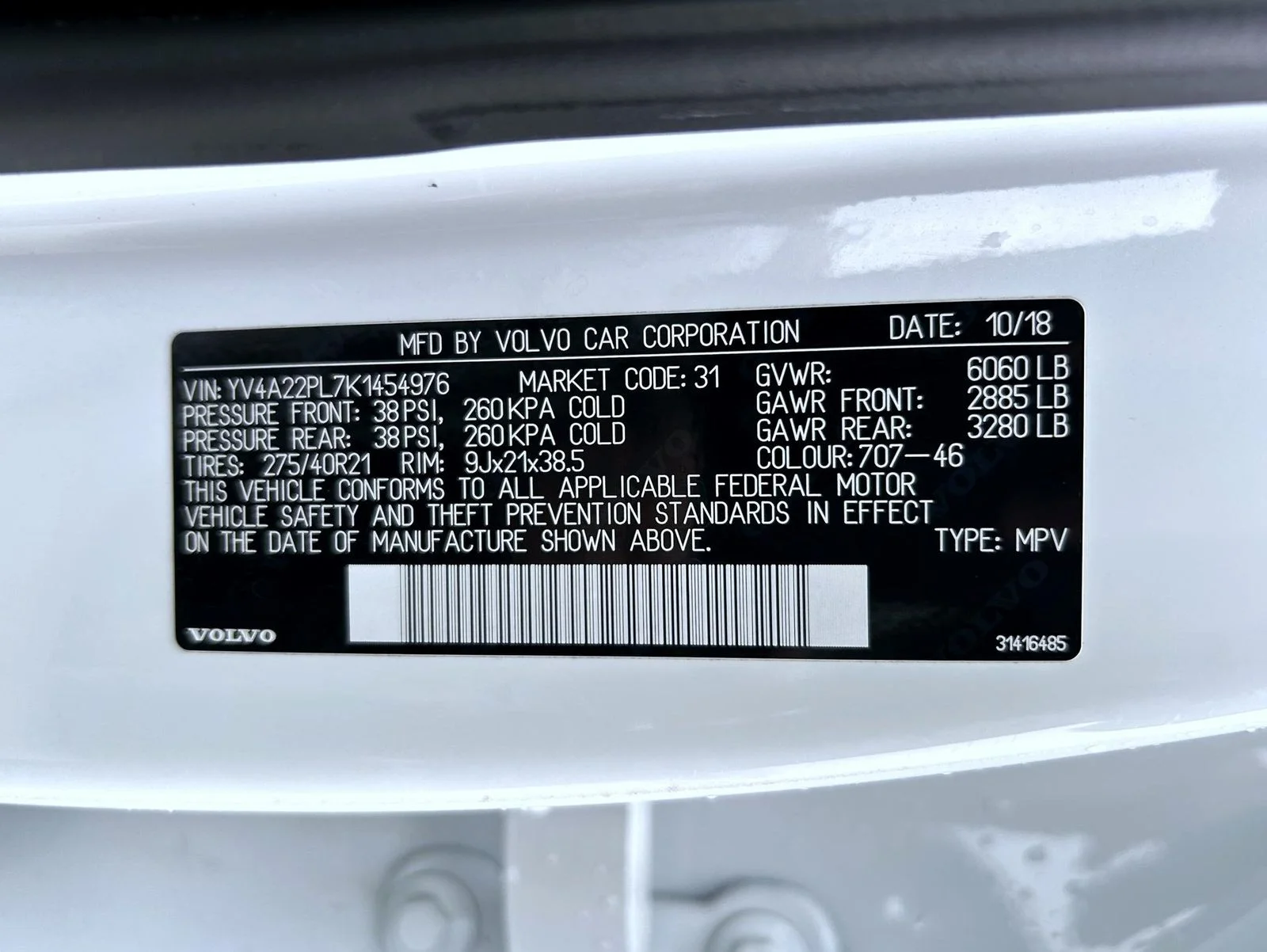Used 2019 White Volvo T6 Inscription image 25