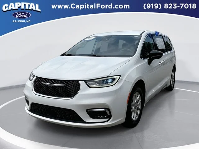 Used 2024 White Chrysler Touring L image 1
