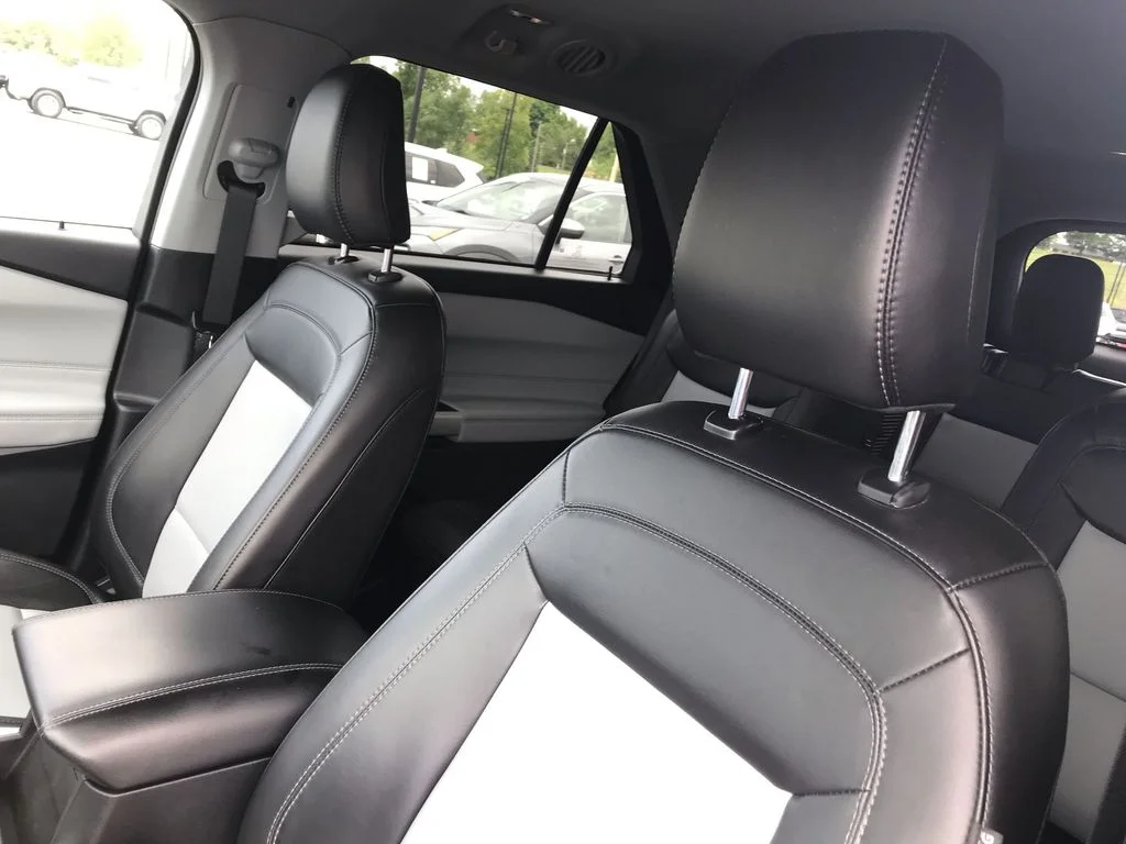 Used 2023 Silver Ford XLT image 11