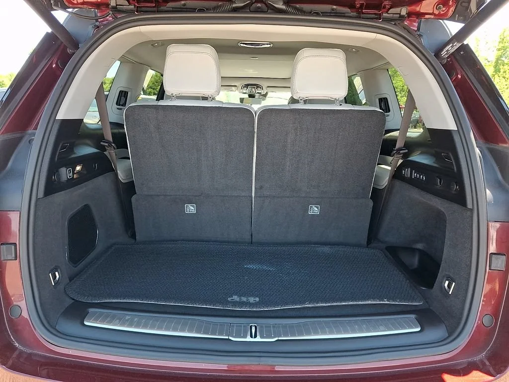 Used 2022 Velvet Red Pearlcoat Jeep Summit image 31