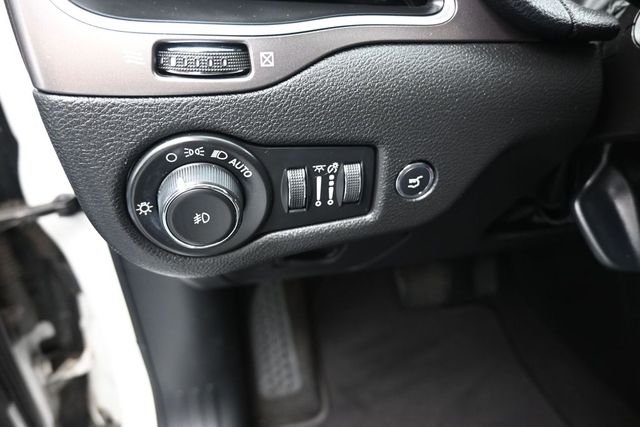 Used 2020 White Jeep Latitude Plus image 21
